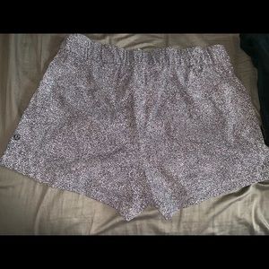 Lululemon On The Fly Shorts 2.5”
